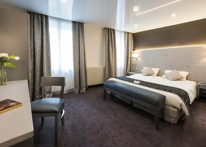 Vivienne Hotel *