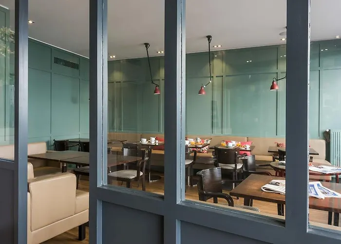 Vivienne Hotel *
