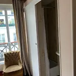 Vivienne Hotel