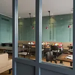 Vivienne Hotel *