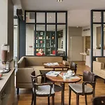 Hotel Vivienne *