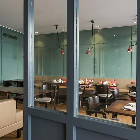 Vivienne Hotel *